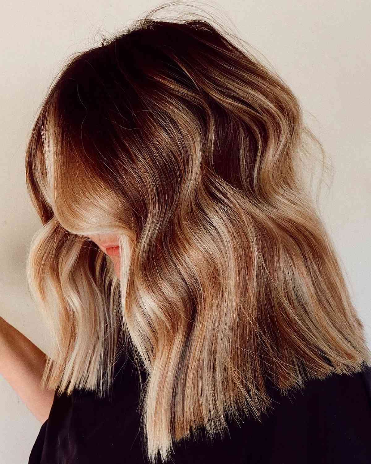 Entspannte S-Welle für mittelgroße Haare