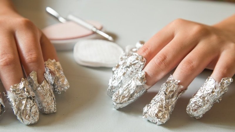 Entfernen von Polygelnägeln