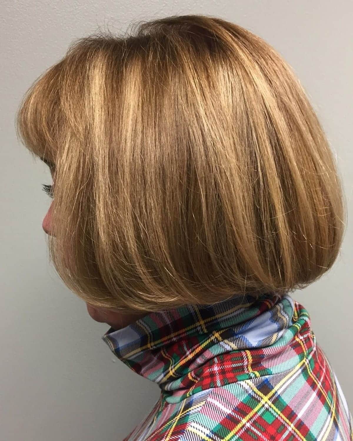 Retro dunkle blonde Bob