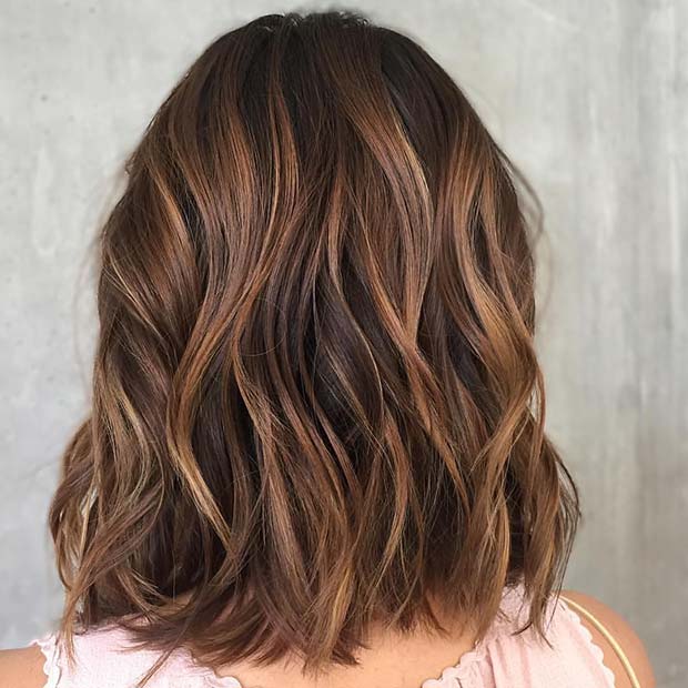 Karamell -Highlight -Lob für LOB -Frisuren für Herbst und Winter