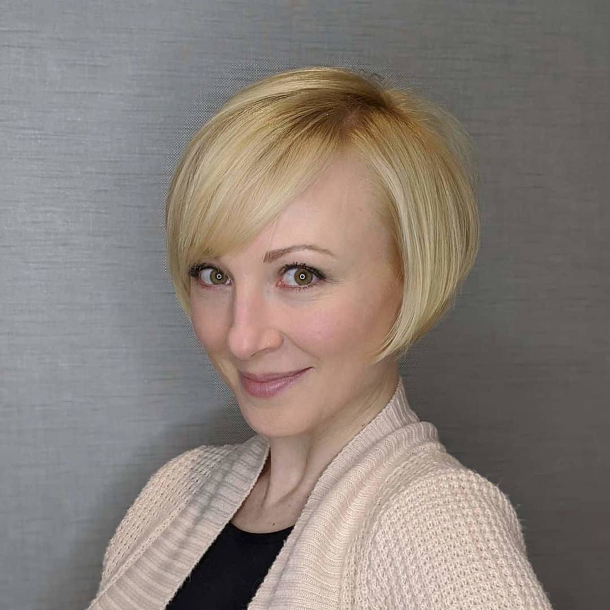 Kurzer Bob mit Seitenrand