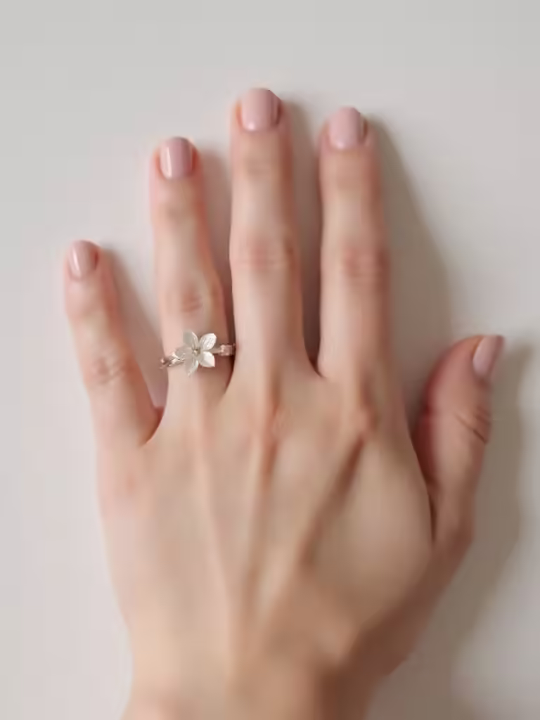 einzelner zarter Blütenblatt-Akzent