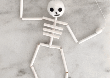 Tanzende Skelettpuppe