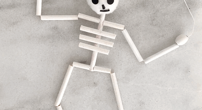 Tanzende Skelettpuppe