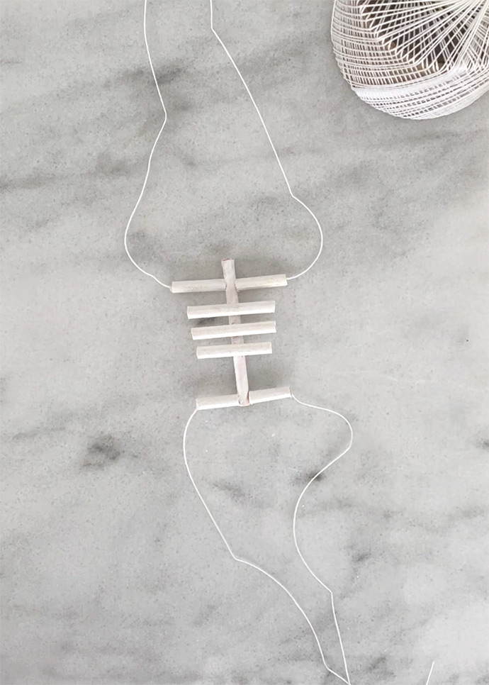 Tanzende Skelettpuppe