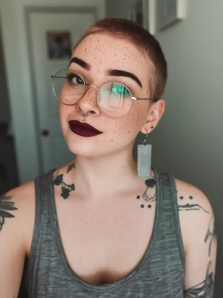 Sanft verblasster Buzz mit lässiger Note