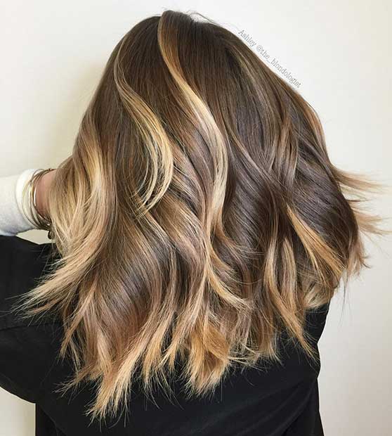 20 atemberaubende blonde Highlights für dunkle Haare Blonde Highlights auf dunklen kurzen Haaren