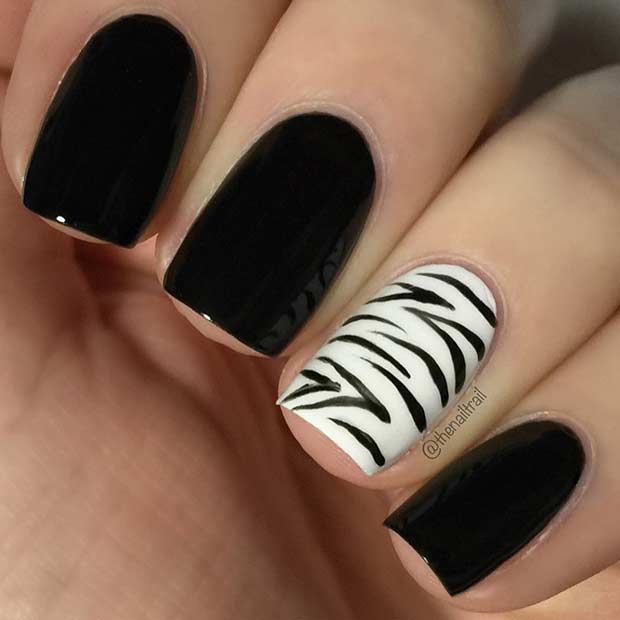 Schwarze Nägel mit Zebraakzentnagel