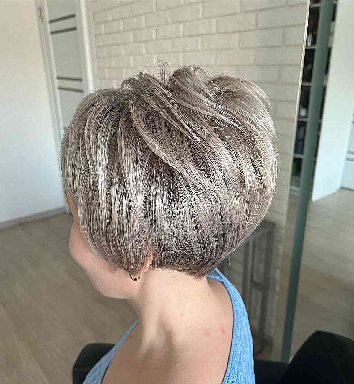 Dicke geschnittene Pixie-Haare mit Stück-y-Schichten