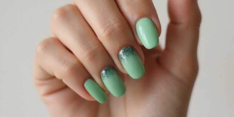 17 Green Nails-Ideen, die in dieser Saison für große Trendenergie sorgen