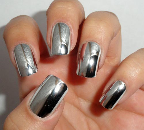 20 trendige metallische Nageldesigns, die jetzt kopiert werden können Silber Metallic Nail Art Design