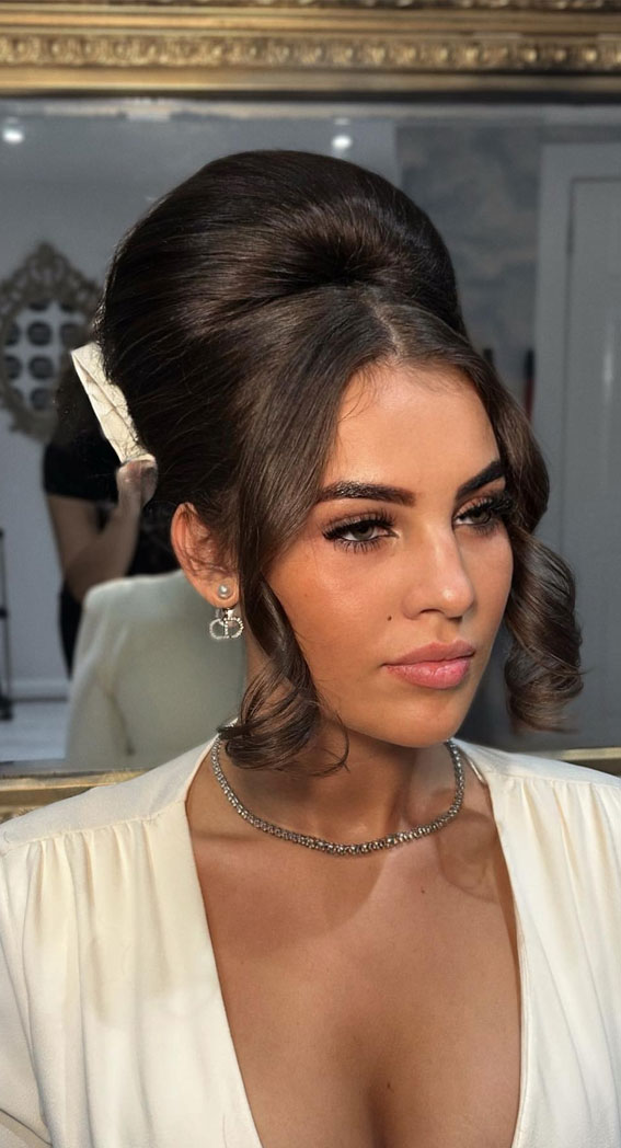 Bienenive Hochsteckfrisur, Retro -Hochsteckfrisur, Vintage Glamour Updo