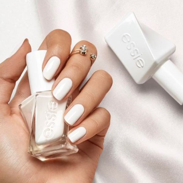 15 heißeste Sommernagelfarben im Jahr 2023, um es zu probieren Weiß