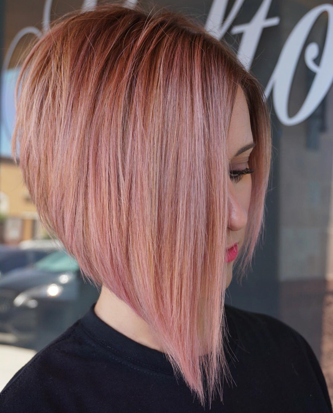 Frauen kurzer Haarschnitt für dickes Haar, kurze Frisurstrends